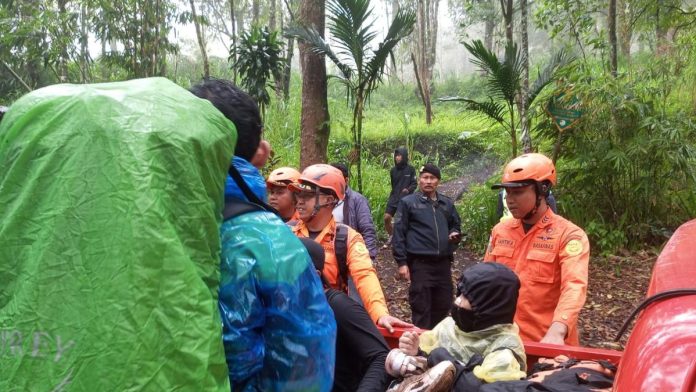 053527900_1771676387-Evakuasi_pendaki_terserang_hipotermia_di_Gunung_Abang.jpg Pendaki Usia 16 Tahun Terserang Hipotermia di Gunung Abang Bali