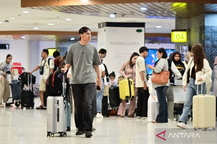 jumlah-penumpang-bandara-bali-tahun-2025-2704529.jpg
