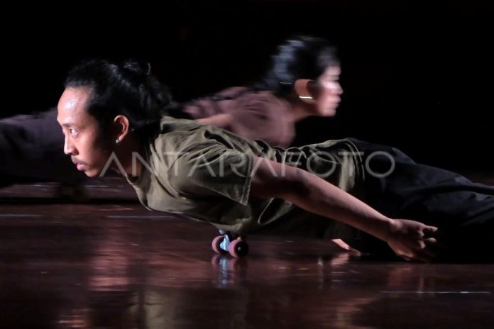 pertunjukan-seni-teater-modern-1mnz2.jpeg_1.jpg