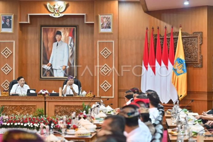rakor-digitalisasi-bantuan-sosial-di-bali-1mp8u-dom.jpg