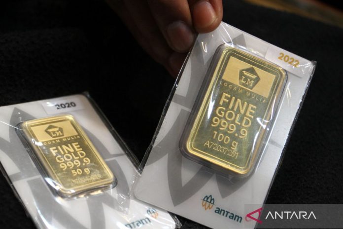 emas-antam-naik-di-tengah-ketegangan-global-2700616.jpg