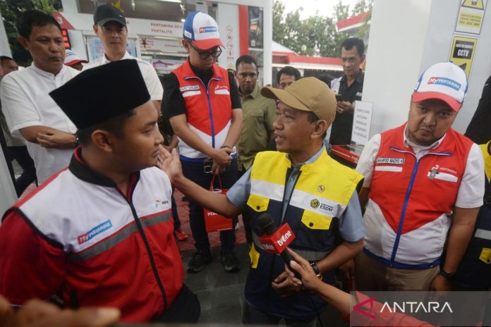 menteri-esdm-pastikan-pasokan-bbm-aman-260326-ajn-2.jpg