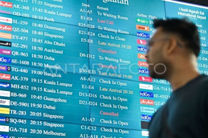 pembatalan-penerbangan-di-bandara-ngurah-rai-1mtcj-dom.jpg