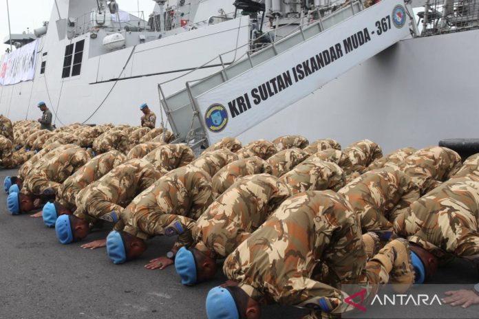 satgas-mtf-tni-konga-xxviii-punifil-tiba-di-surabaya-2724018.jpg