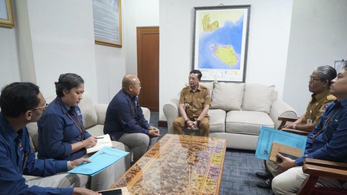 044281700_1776709865-Ekonomi_Bali.jpeg Ekonomi Klungkung 2025 Dinilai Tumbuh Pesat, Kemiskinan Capai Titik Terendah