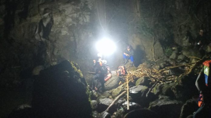 088826600_1777162877-IMG-20260426-WA0002.jpg Lagi Berenang di Air Terjun, Wisatawan Asal Sleman Hilang Terseret Arus