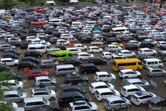 Kantong-Parkir-Menuju-Pelabuhan-Gilimanuk-180326-bcs-3.jpg