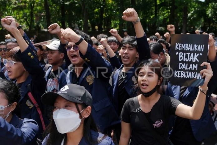 aksi-seruan-bali-darurat-sampah-1nifw-dom.jpg