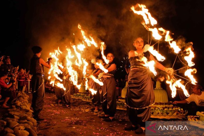 Larung-pelita-Purnama-Sidhi-Sambut-Waisak-290526-aez-4_1.jpg