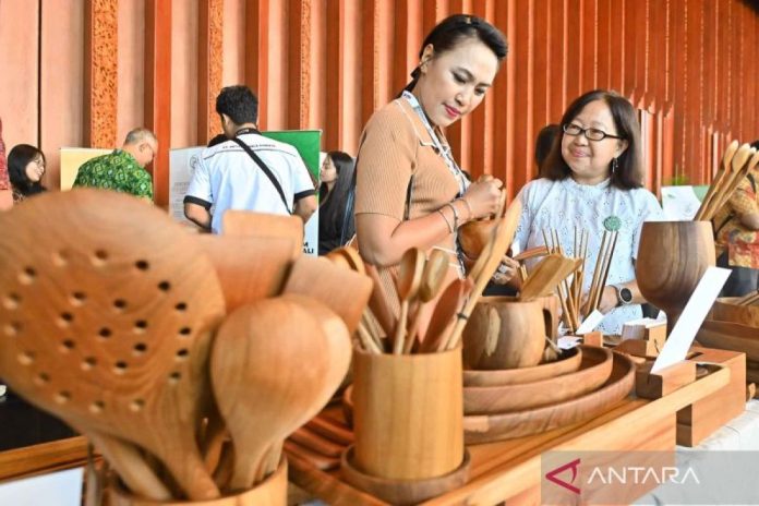 Pertemuan-Industri-Pariwisata-Berkelanjutan-300526-fik-1_1.jpg