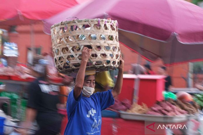 keadaan-ketenagakerjaan-provinsi-bali-februari-2026-110526-nhw-9_1.jpg