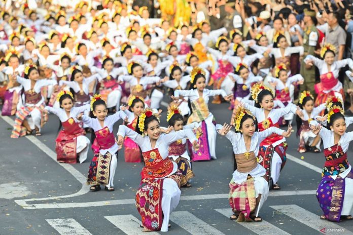 Pawai-Pembukaan-Pesta-Kesenian-Bali-130626-fik-3.jpg