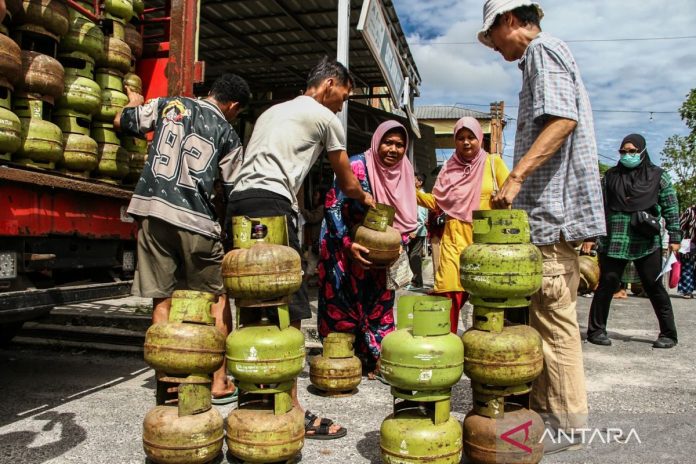 pemerintah-salurkan-rp2037-triliun-untuk-kompensasi-dan-subsidi-2804863.jpg