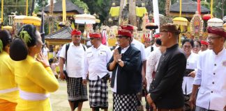 Bupati Sanjaya Pimpin Bhakti Penganyar Pemkab Tabanan di Pura Mandhara Giri Semeru Agung