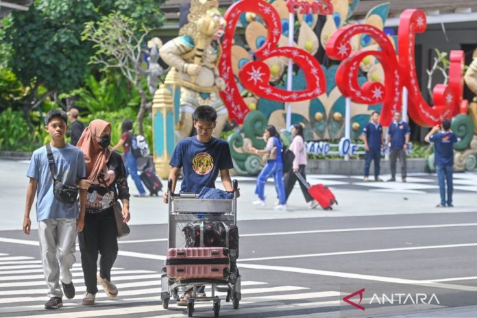 arus-balik-di-bandara-bali-2761798.jpg