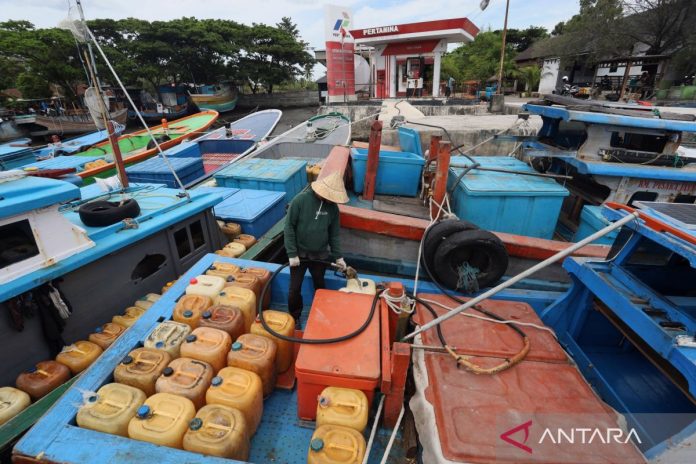 pemerintah-tetapkan-harga-khusus-bbm-nelayan-2821597.jpg