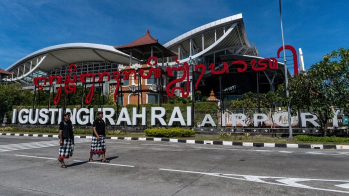 010017100_1679474576-000_33BT7NA.jpg Bandara Ngurah Rai Diteror Bom, Manajemen Buka Suara