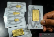Harga emas Antam turun Rp5.000 per gram