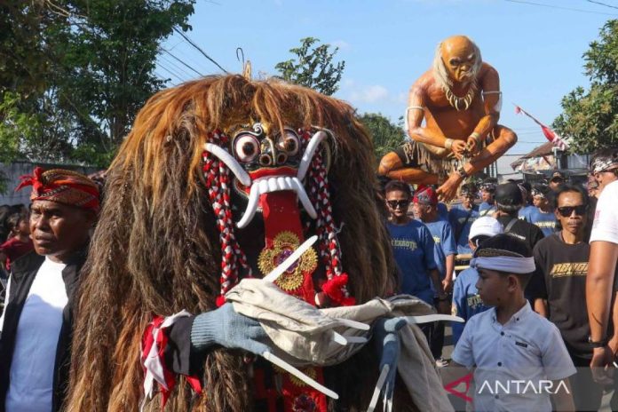 Karnaval-Bhineka-Tunggal-Ika-Banyuwangi-300826-bcs-5_1.jpg