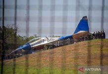 Pesawat tempur Sukhoi tergelincir dari landasan pacu Bandara Sultan Hasanuddin