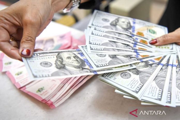 nilai-tukar-rupiah-melemah-44-poin-2821211.jpg