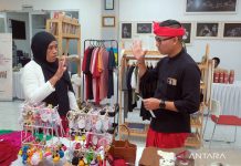 Penyandang disabilitas tampilkan beragam hasil UMKM di kegiatan Indonesia Cinta Disabilitas