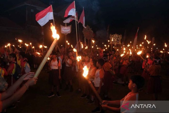 pawai-obor-kemerdekaan-denpasar-bali-160826-nhw-2.jpg