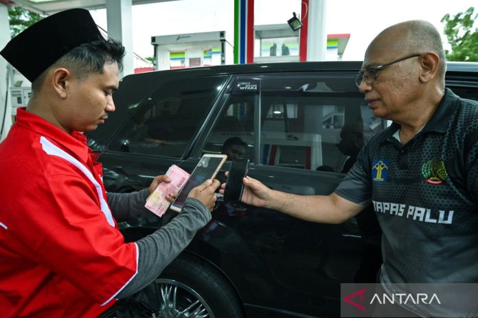 penambahan-pasokan-bbm-di-palu-selama-ramadhan-2740294.jpg