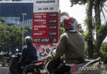 Simak daftar lengkap harga bensin yang turun di awal Agustus