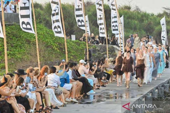 Bali-International-Fashion-Week-230926-fik-6_1.jpg
