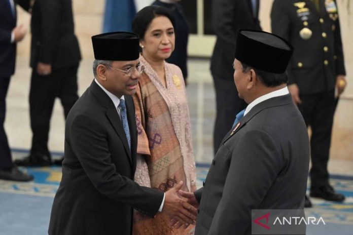 prabowo-lantik-suahasil-sebagai-menkeu-140926-app-4_1.jpg