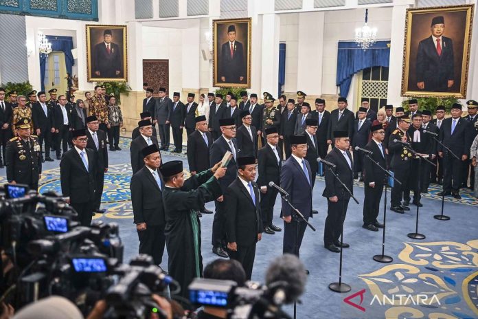 1790864887_Presiden-Prabowo-lantik-sejumlah-Menteri-Kabinet-Merah-Putih-01102026-gp-12.jpg