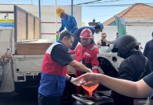 Pertamina buka layanan antar BBM urai antrean di Denpasar