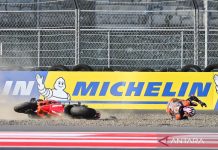 Sesi latihan MotoGP di Mandalika diwarnai insiden pembalap terjatuh